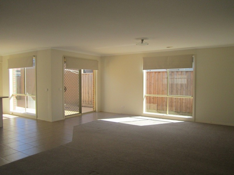 4 Maybush Lane, Cranbourne VIC 3977
