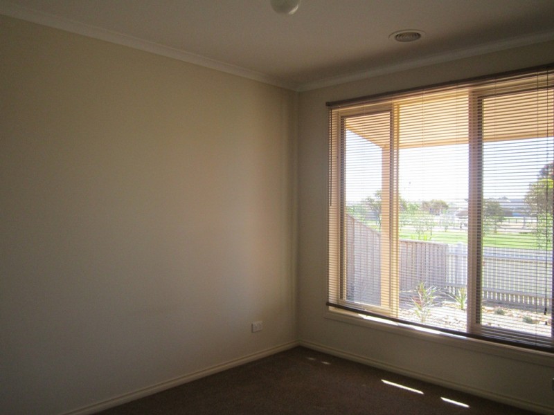 4 Maybush Lane, Cranbourne VIC 3977