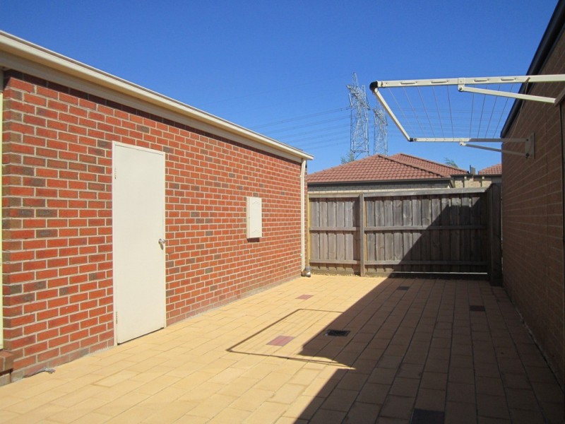 4 Maybush Lane, Cranbourne VIC 3977