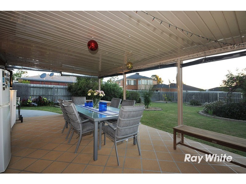 123 Hutchinson Drive, Lynbrook VIC 3975