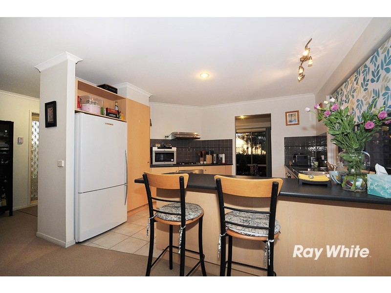 123 Hutchinson Drive, Lynbrook VIC 3975