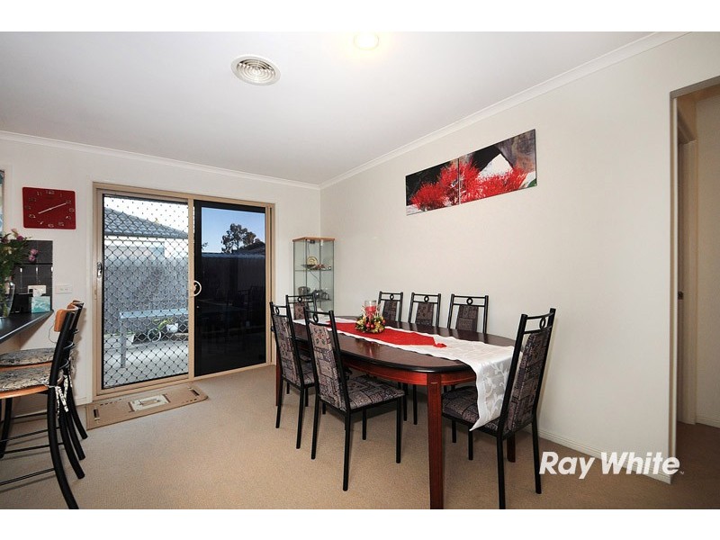 123 Hutchinson Drive, Lynbrook VIC 3975