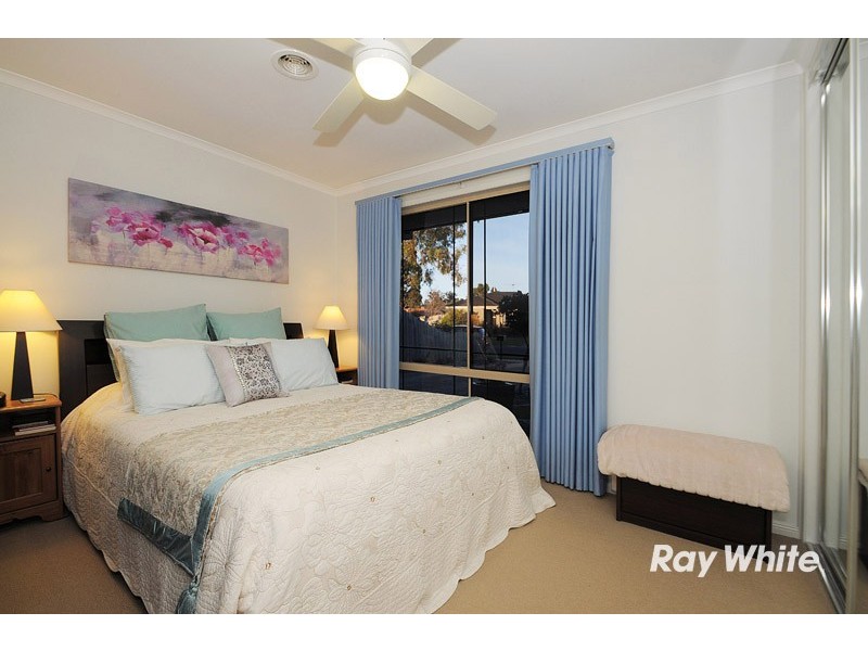 123 Hutchinson Drive, Lynbrook VIC 3975