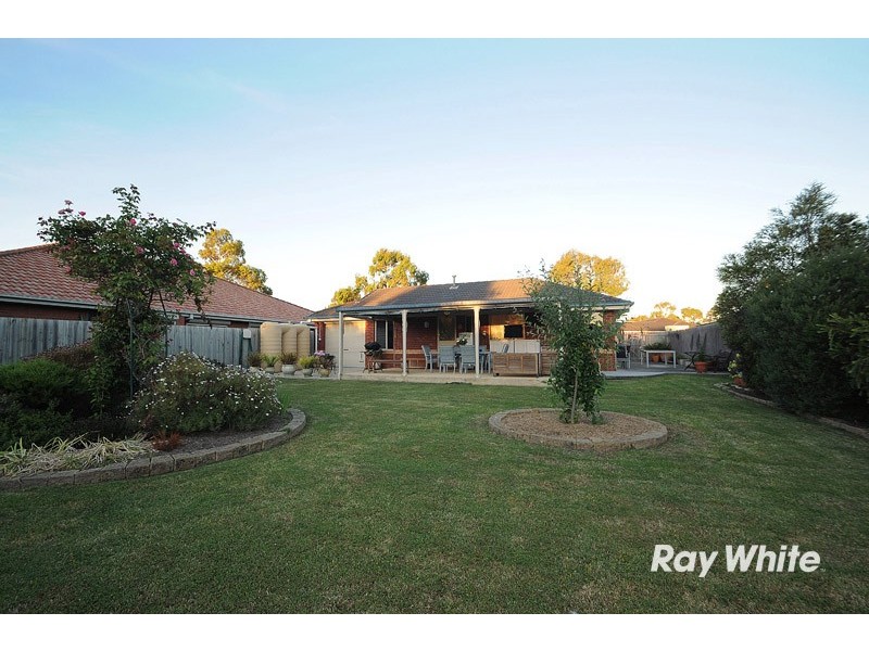 123 Hutchinson Drive, Lynbrook VIC 3975