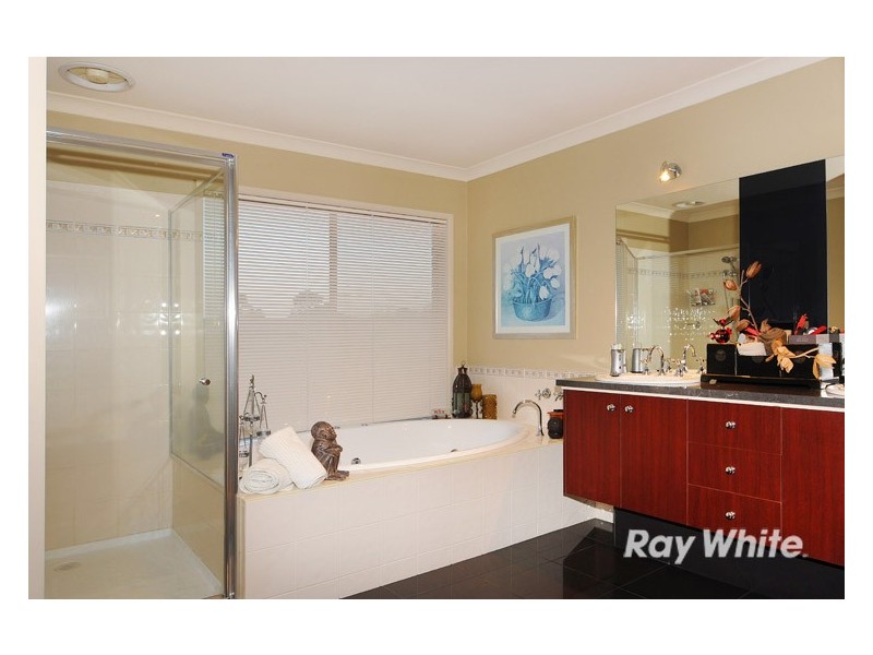 117 Hutchinson Drive, Lynbrook VIC 3975