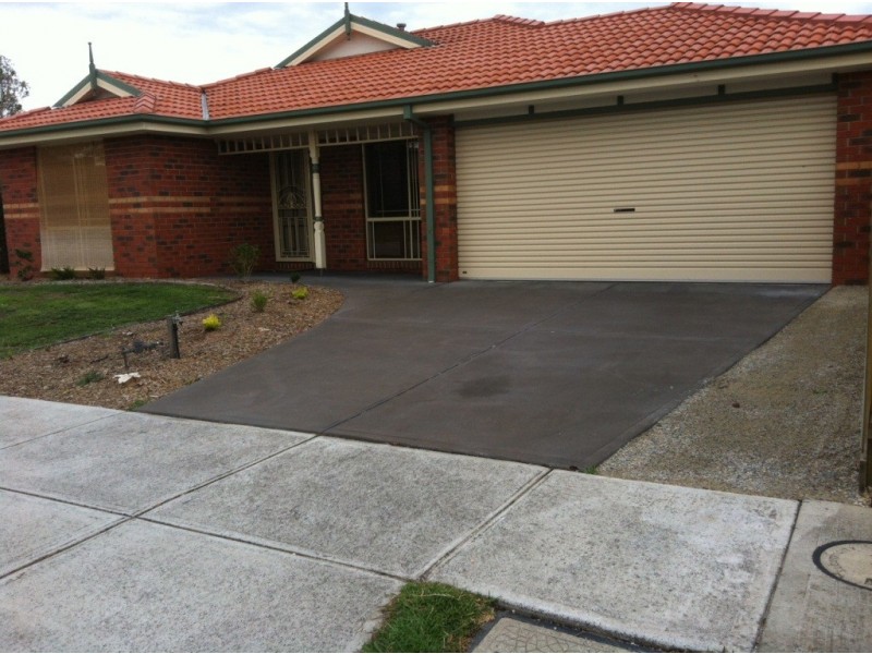 5 Blainroe Crescent, Cranbourne VIC 3977
