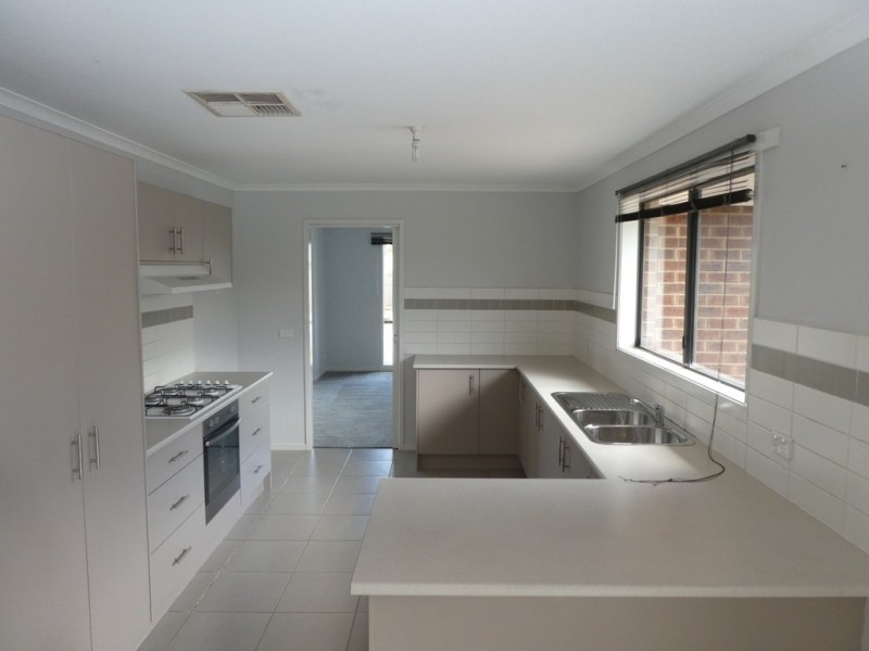 20 Yammerbook Way, Cranbourne East VIC 3977