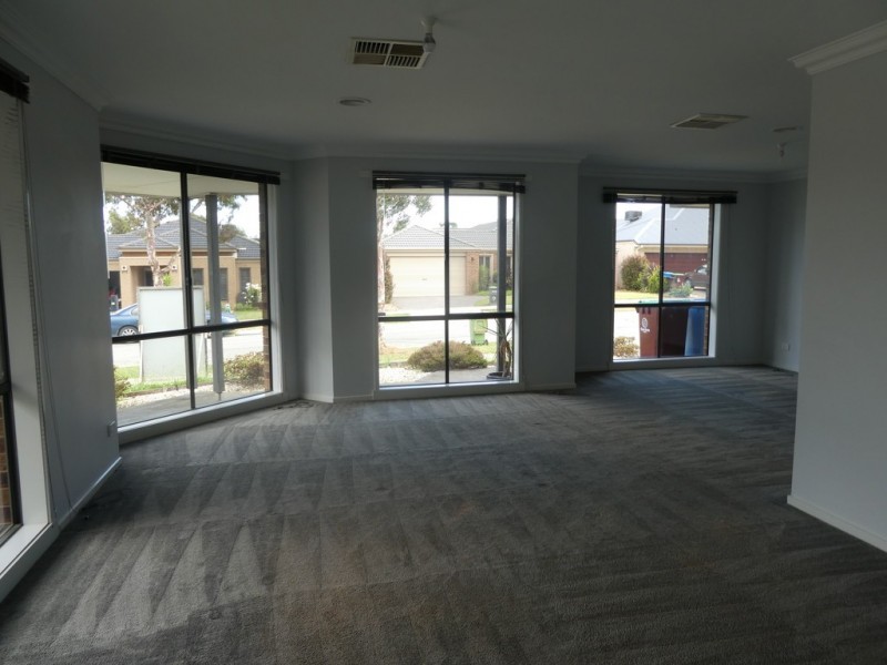 20 Yammerbook Way, Cranbourne East VIC 3977