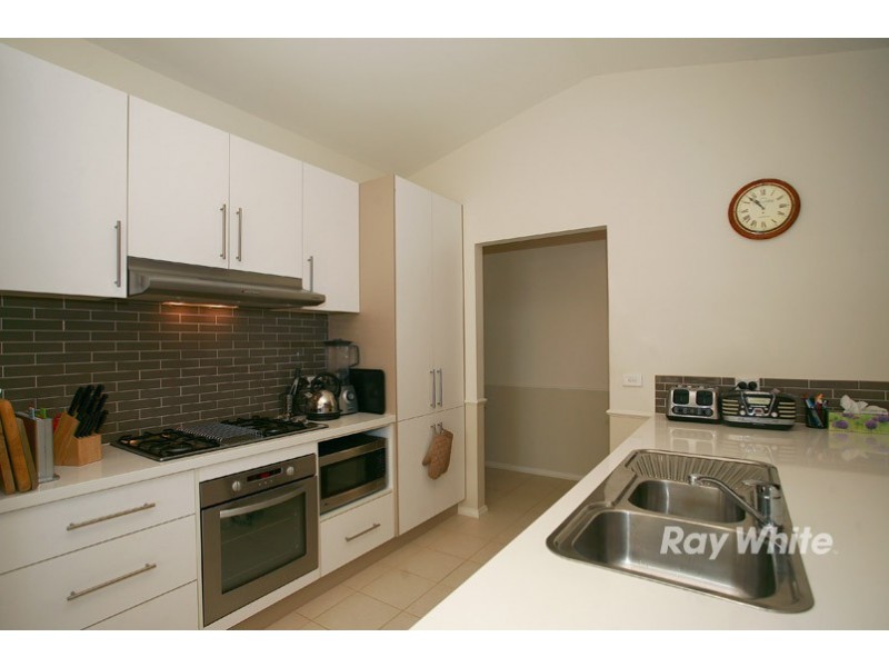 1 Hawkshead Place, Cranbourne North VIC 3977