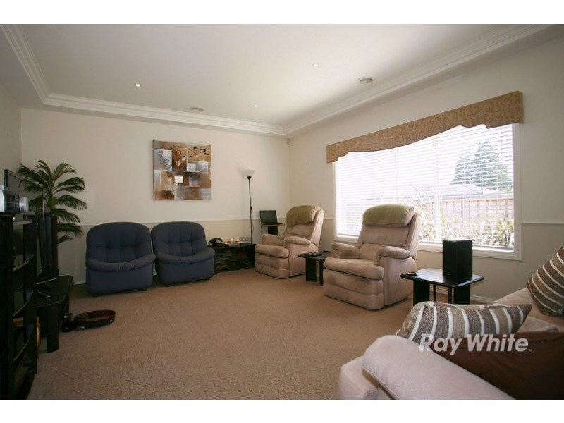 1 Hawkshead Place, Cranbourne North VIC 3977