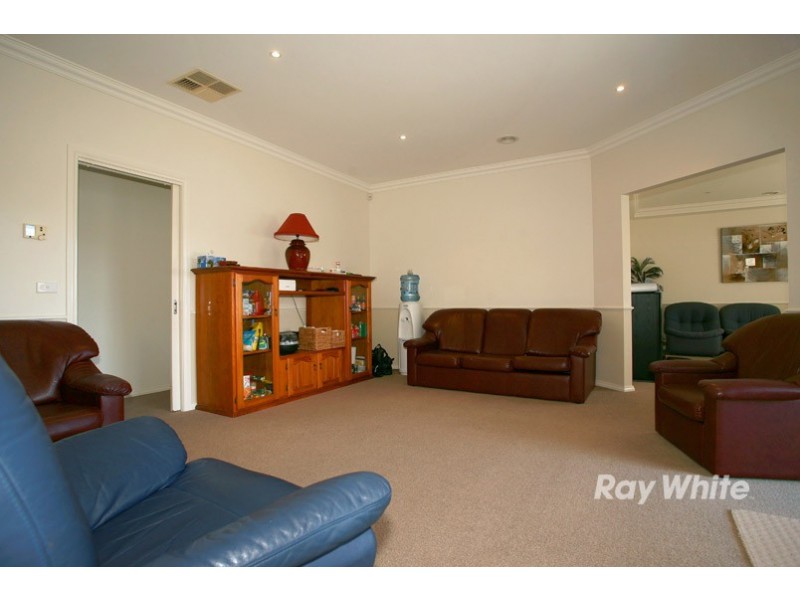 1 Hawkshead Place, Cranbourne North VIC 3977