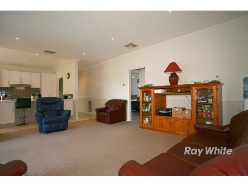 1 Hawkshead Place, Cranbourne North VIC 3977