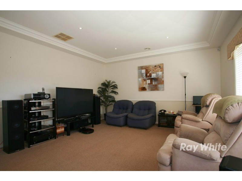 1 Hawkshead Place, Cranbourne North VIC 3977