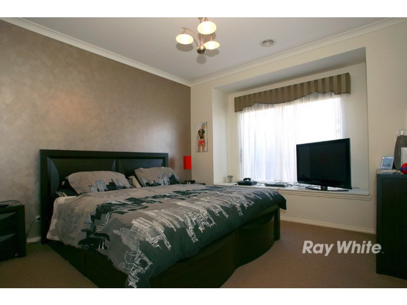 1 Hawkshead Place, Cranbourne North VIC 3977