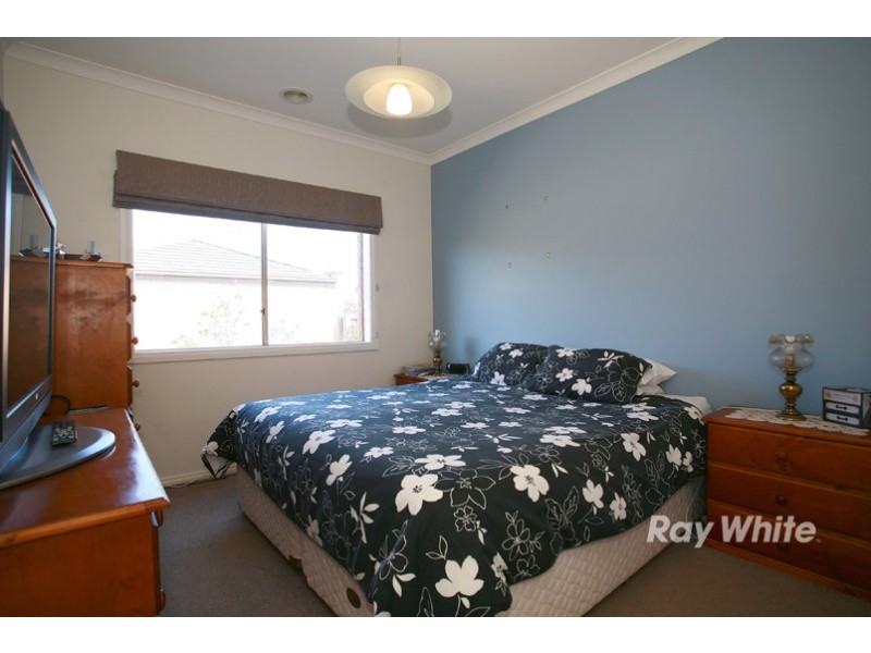 1 Hawkshead Place, Cranbourne North VIC 3977