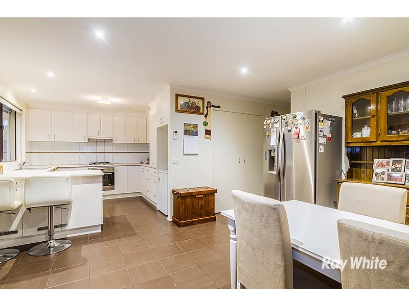 33 Arleon Crescent, Cranbourne VIC 3977