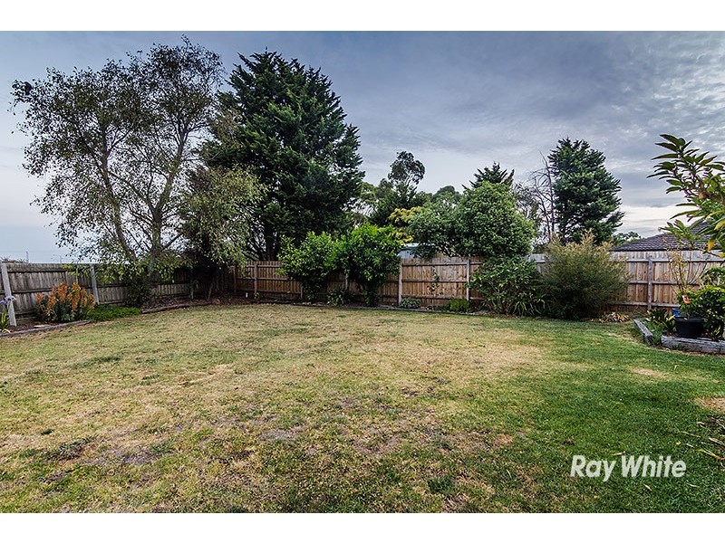 33 Arleon Crescent, Cranbourne VIC 3977