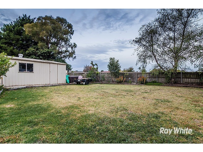 33 Arleon Crescent, Cranbourne VIC 3977
