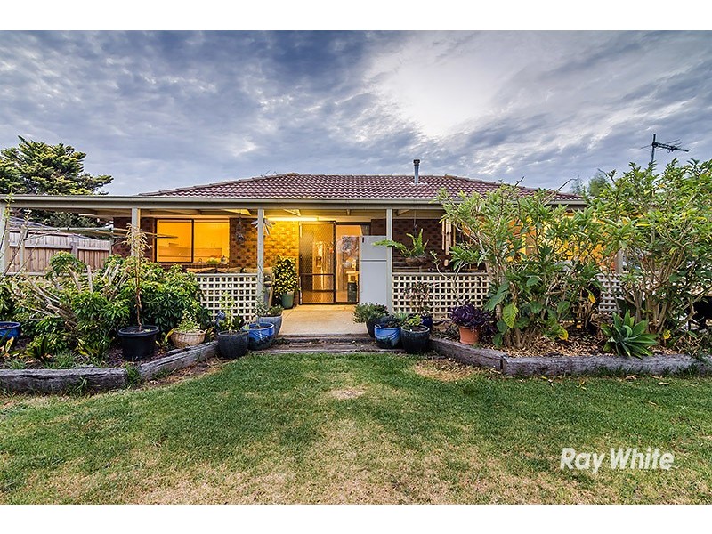 33 Arleon Crescent, Cranbourne VIC 3977