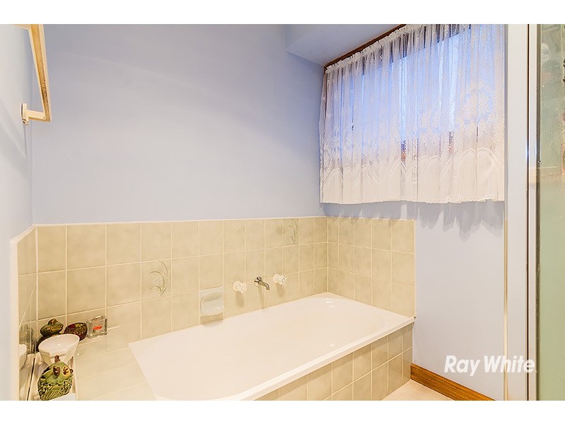 33 Arleon Crescent, Cranbourne VIC 3977