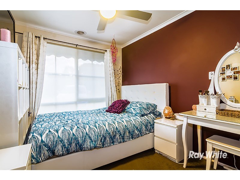 33 Arleon Crescent, Cranbourne VIC 3977