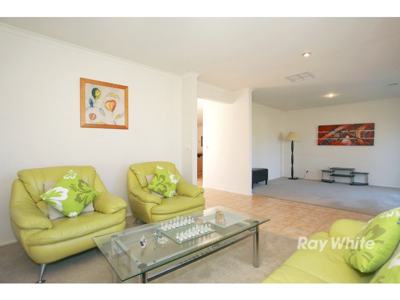 28 Henry Lawson Drive, Lynbrook VIC 3975