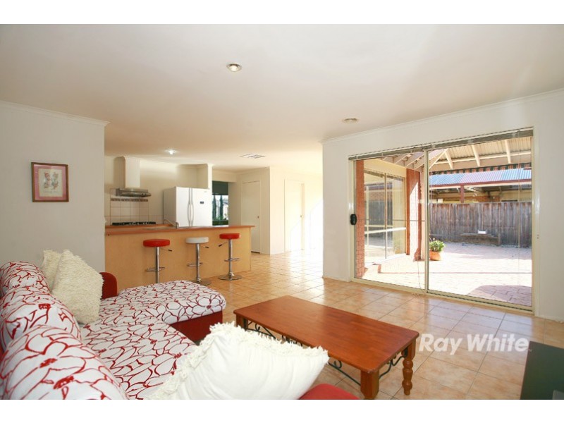 28 Henry Lawson Drive, Lynbrook VIC 3975