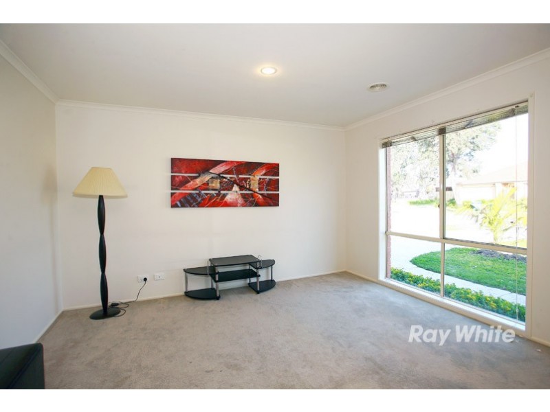 28 Henry Lawson Drive, Lynbrook VIC 3975