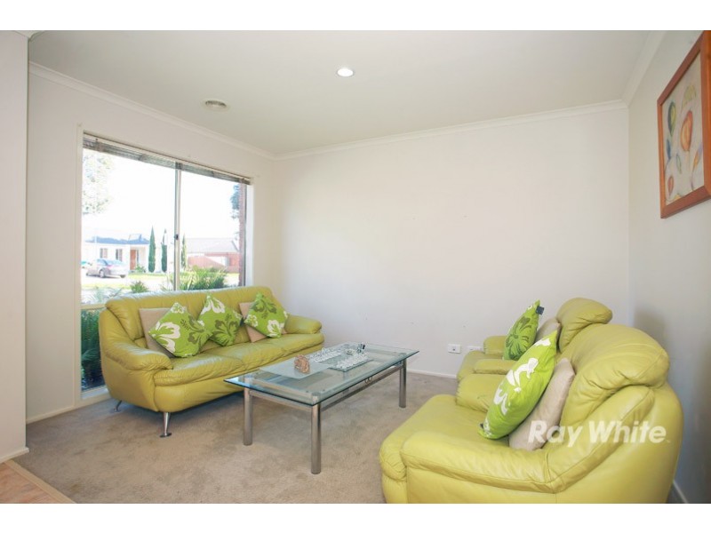 28 Henry Lawson Drive, Lynbrook VIC 3975