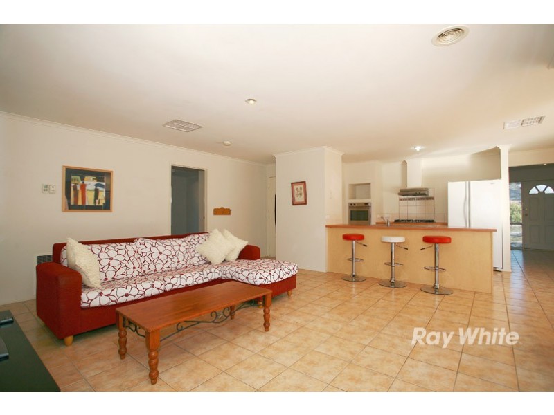 28 Henry Lawson Drive, Lynbrook VIC 3975