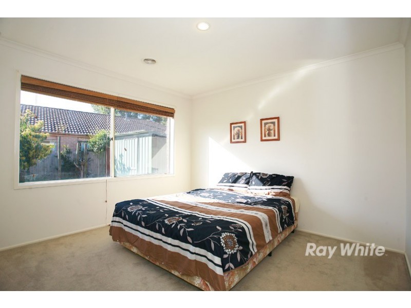 28 Henry Lawson Drive, Lynbrook VIC 3975