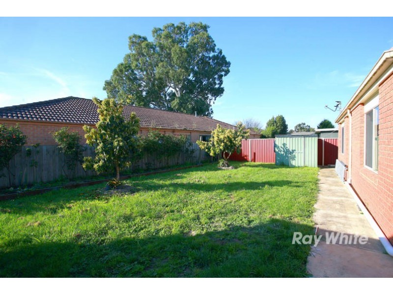 28 Henry Lawson Drive, Lynbrook VIC 3975