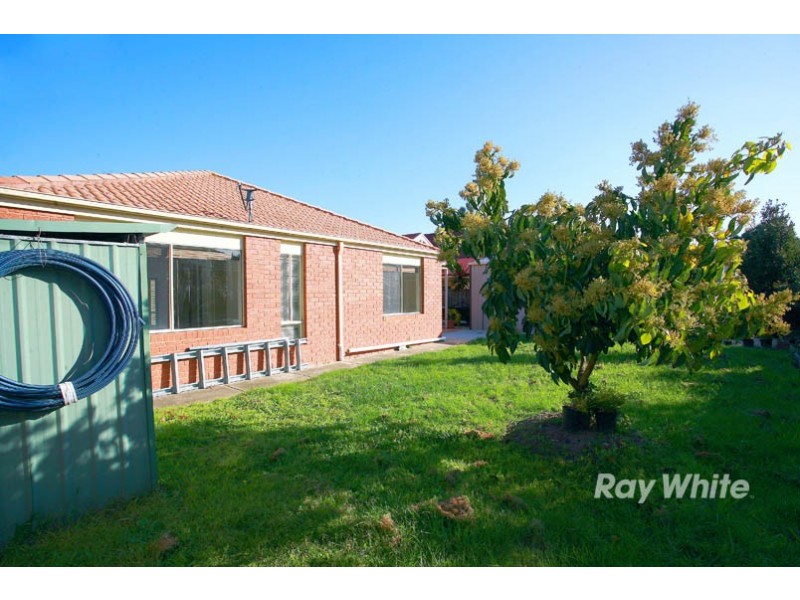 28 Henry Lawson Drive, Lynbrook VIC 3975