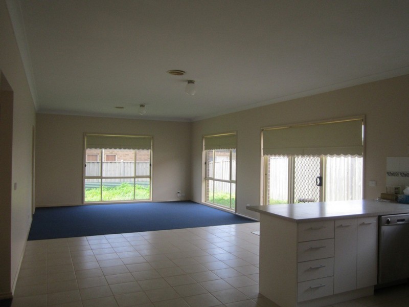 28 Waterbush Crescent, Lyndhurst VIC 3975