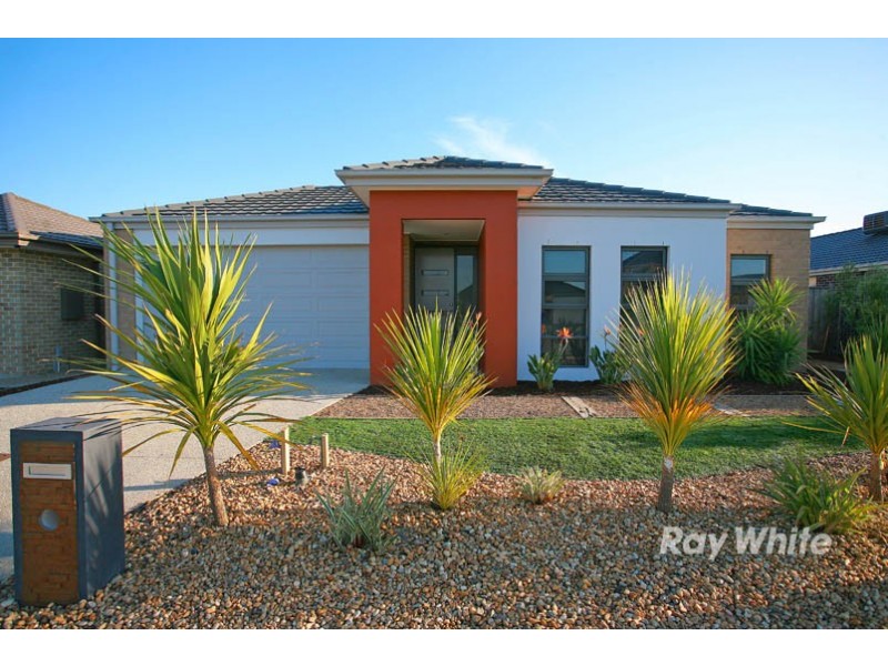 49 Mountainview Boulevard, Cranbourne North VIC 3977