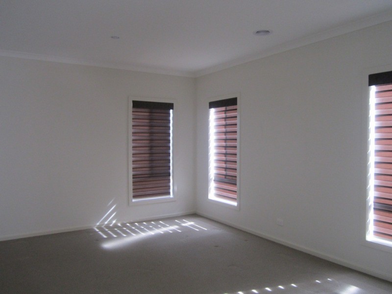 49 Mountainview Boulevard, Cranbourne North VIC 3977