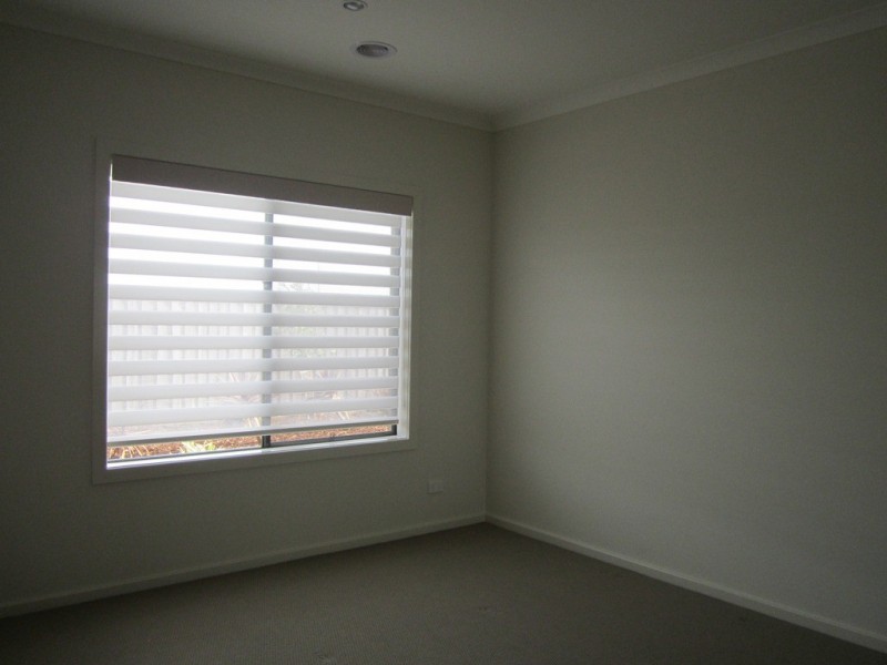 49 Mountainview Boulevard, Cranbourne North VIC 3977