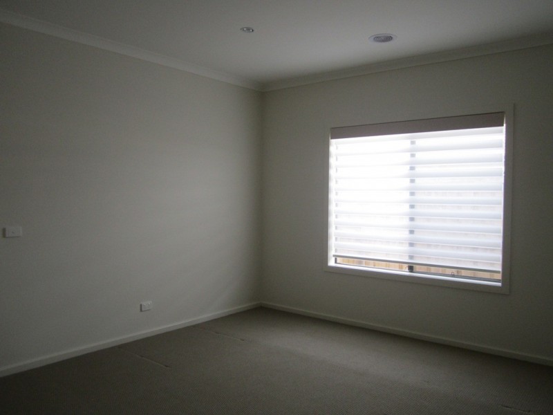 49 Mountainview Boulevard, Cranbourne North VIC 3977