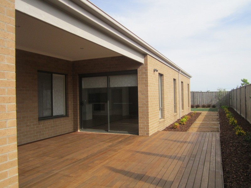 49 Mountainview Boulevard, Cranbourne North VIC 3977