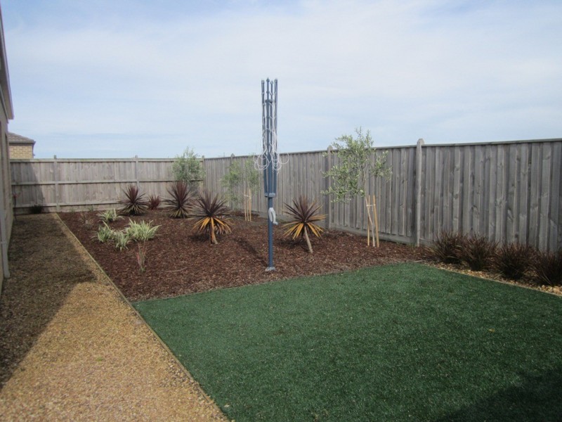 49 Mountainview Boulevard, Cranbourne North VIC 3977