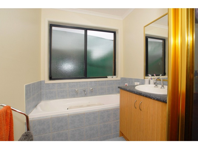 21 Jasa Crescent, Cranbourne West VIC 3977