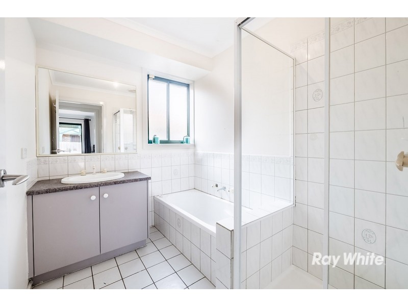 56 Scarborough Avenue, Cranbourne West VIC 3977