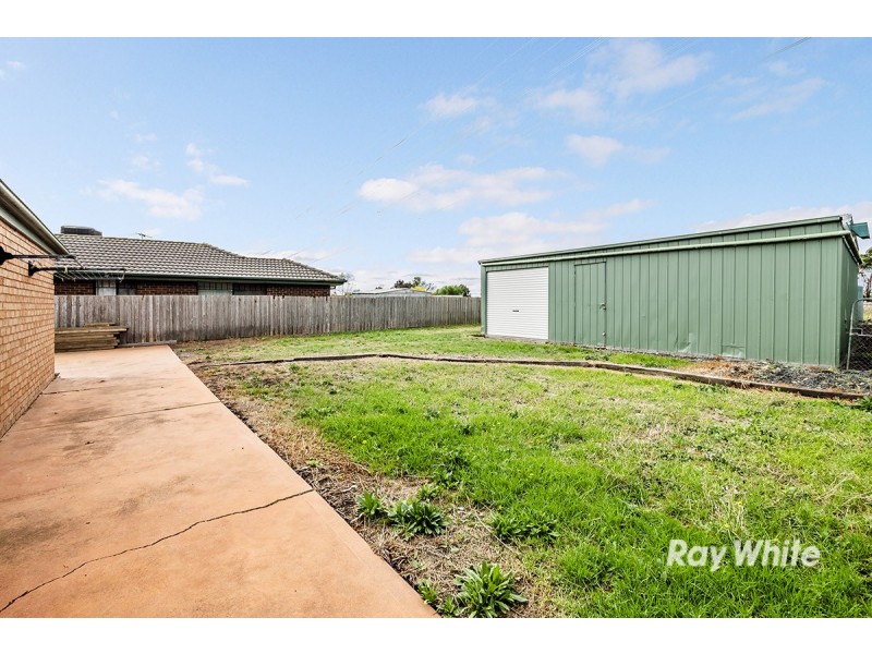 56 Scarborough Avenue, Cranbourne West VIC 3977