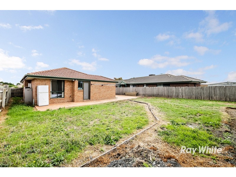 56 Scarborough Avenue, Cranbourne West VIC 3977