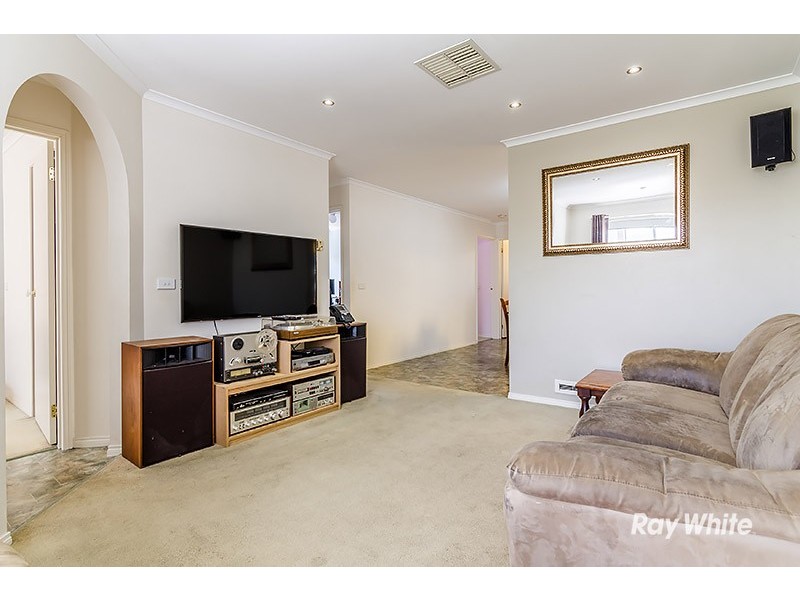 68 Scarborough Avenue, Cranbourne West VIC 3977