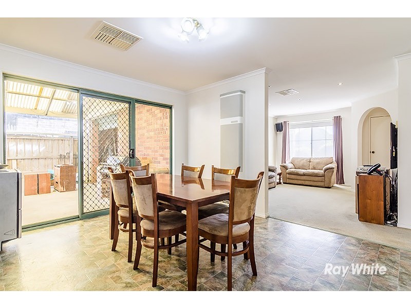 68 Scarborough Avenue, Cranbourne West VIC 3977