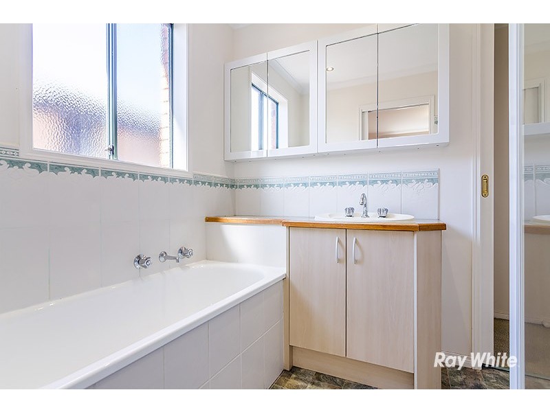 68 Scarborough Avenue, Cranbourne West VIC 3977