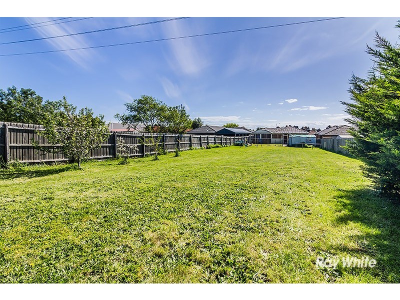 68 Scarborough Avenue, Cranbourne West VIC 3977