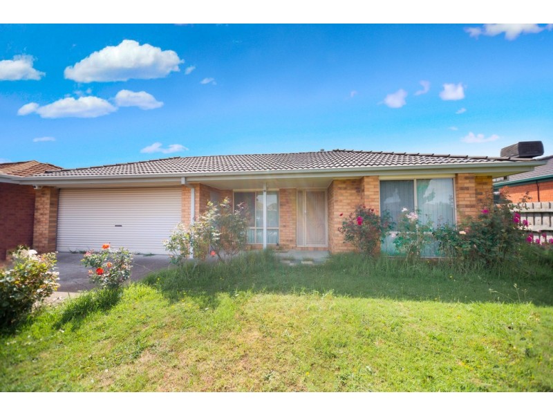 39 Glenaire Crescent, Cranbourne West VIC 3977