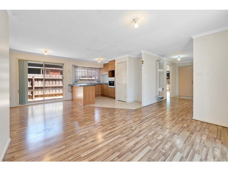 39 Glenaire Crescent, Cranbourne West VIC 3977